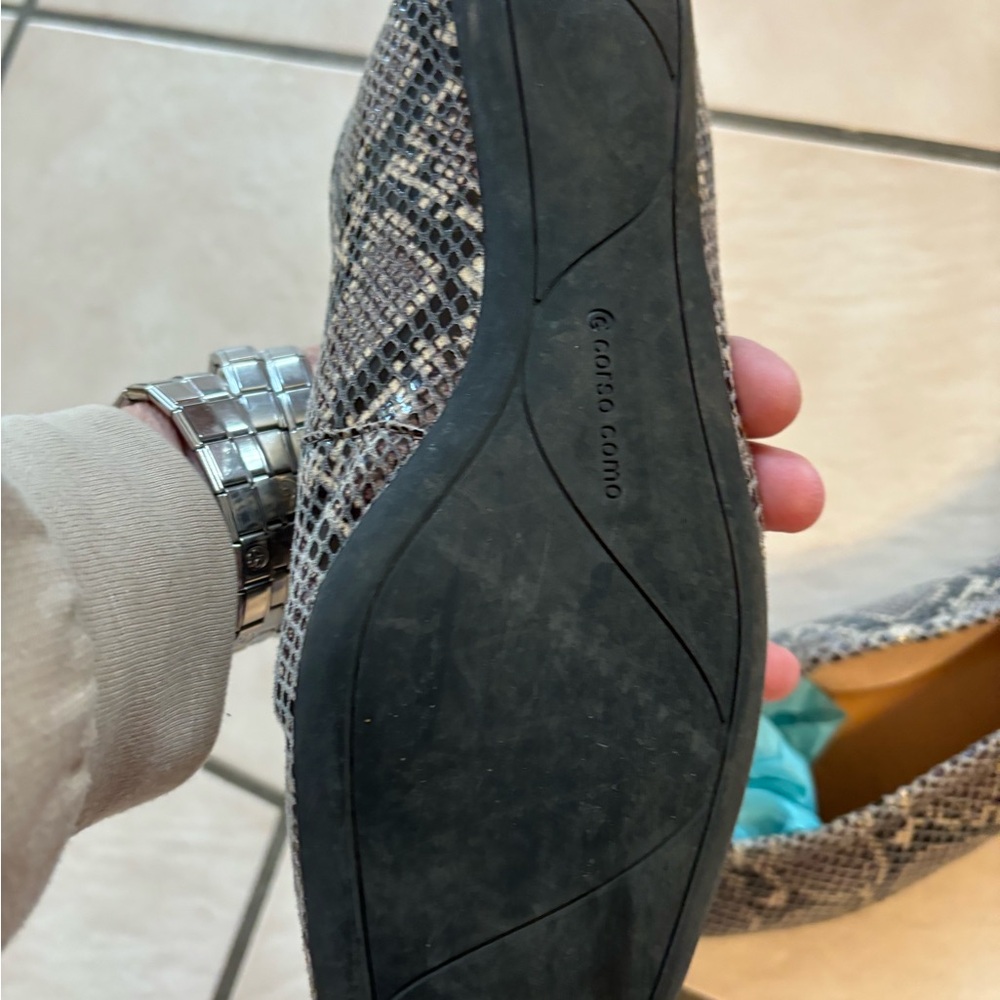 Snakeskin Patterned Women's Flats - Picture 4 of 6